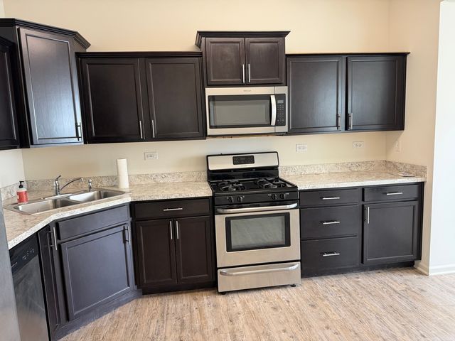 658 Anchorage Court, Pingree Grove, IL 60140