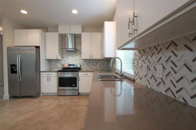 1204 Cometa ST A, Austin, TX 78721