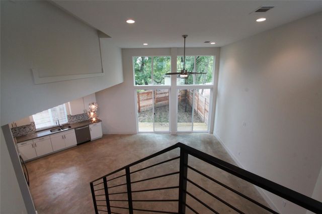 1204 Cometa ST A, Austin, TX 78721