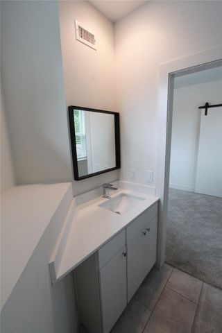 1204 Cometa ST A, Austin, TX 78721