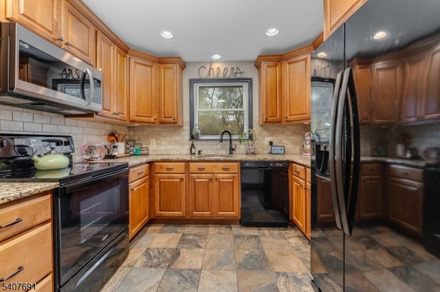 67 Hollow Rd, Lebanon Twp., NJ 08826