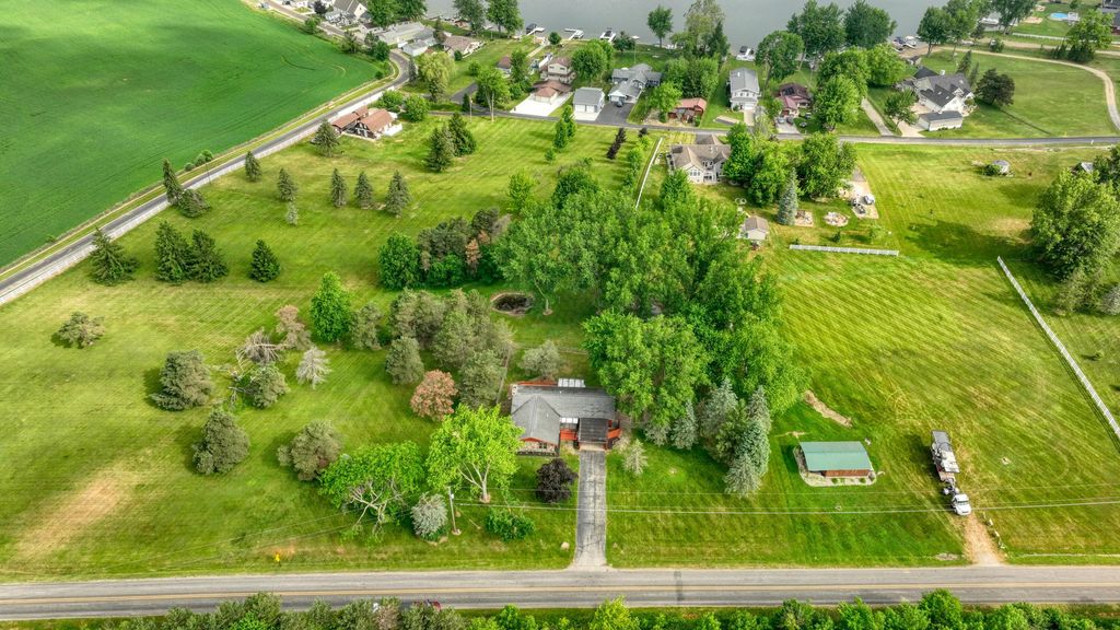 1260 N Posey Lake Highway, Hudson Twp, MI 49247