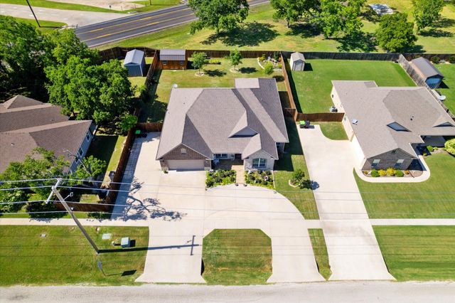 768 Northside Drive, Pilot Point, TX 76258