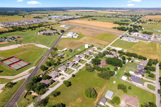 768 Northside Drive, Pilot Point, TX 76258