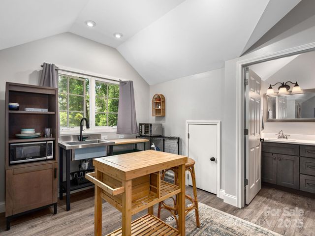 19 Albemarle Road, Asheville, NC 28801