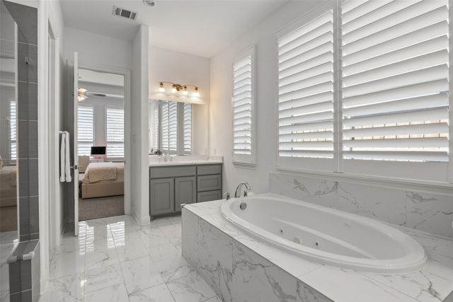 2016 Roundtree Circle E, Fort Worth, TX 76008