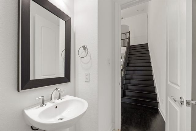 2016 Roundtree Circle E, Fort Worth, TX 76008