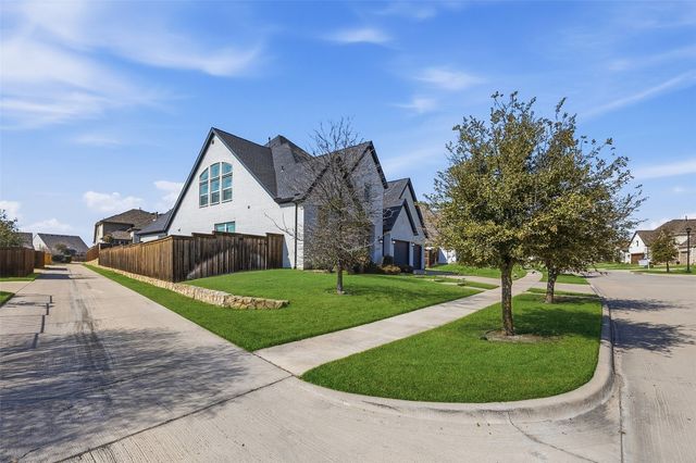 2016 Roundtree Circle E, Fort Worth, TX 76008