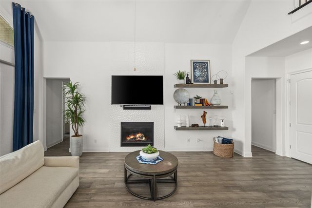 2016 Roundtree Circle E, Fort Worth, TX 76008