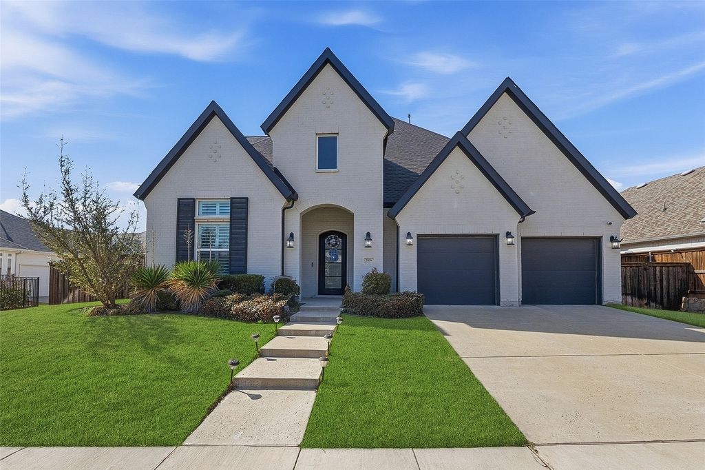 2016 Roundtree Circle E, Fort Worth, TX 76008