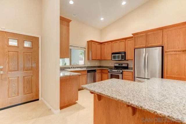 9504 Paseo De Los Castillos, Santee, CA 92071