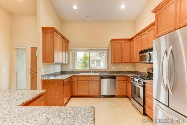 9504 Paseo De Los Castillos, Santee, CA 92071