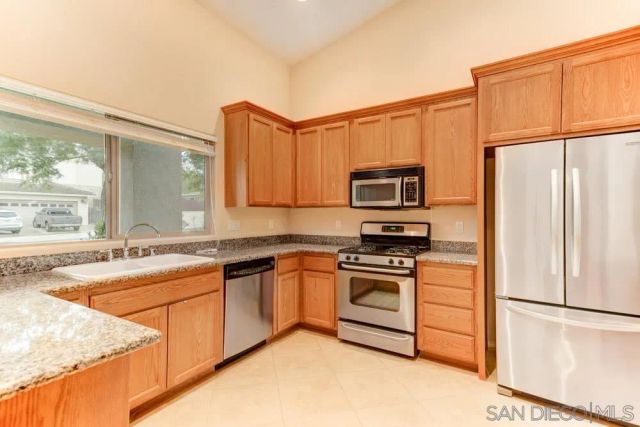 9504 Paseo De Los Castillos, Santee, CA 92071