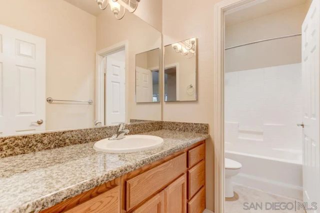 9504 Paseo De Los Castillos, Santee, CA 92071