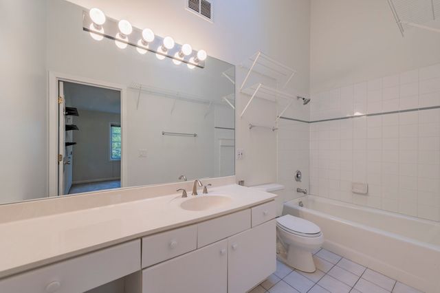 3125 Lake Avenue, Wilmette, IL 60091