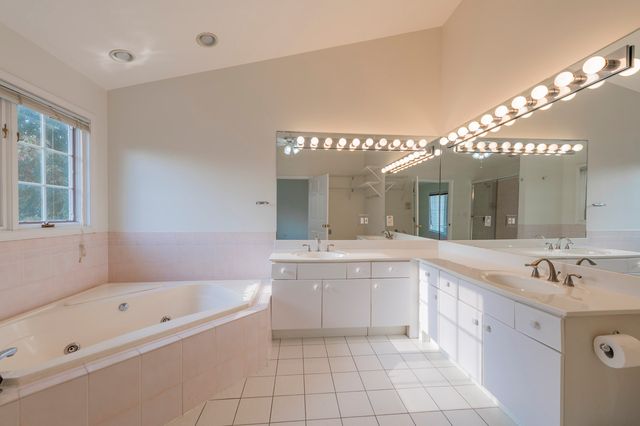 3125 Lake Avenue, Wilmette, IL 60091