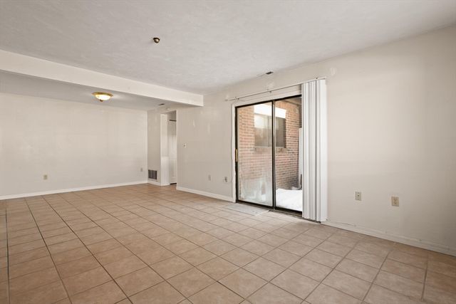 34 Rosewood Dr 34, Stoughton, MA 02072