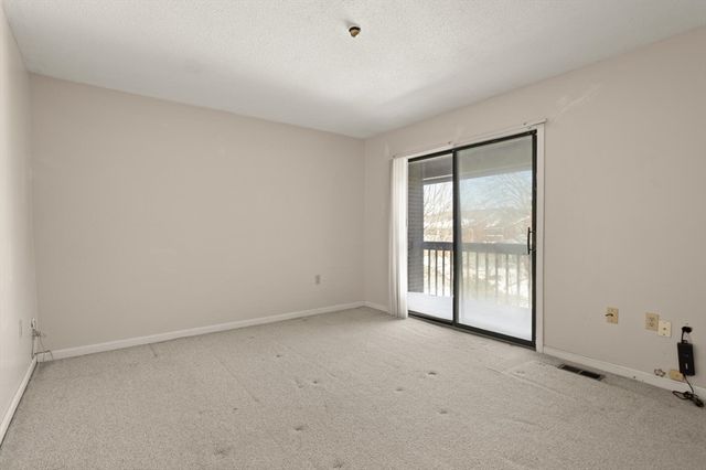 34 Rosewood Dr 34, Stoughton, MA 02072