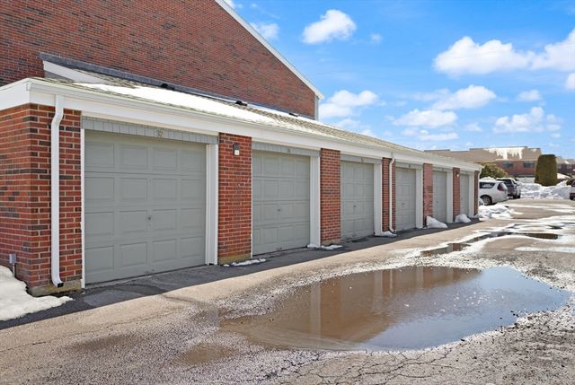 34 Rosewood Dr 34, Stoughton, MA 02072