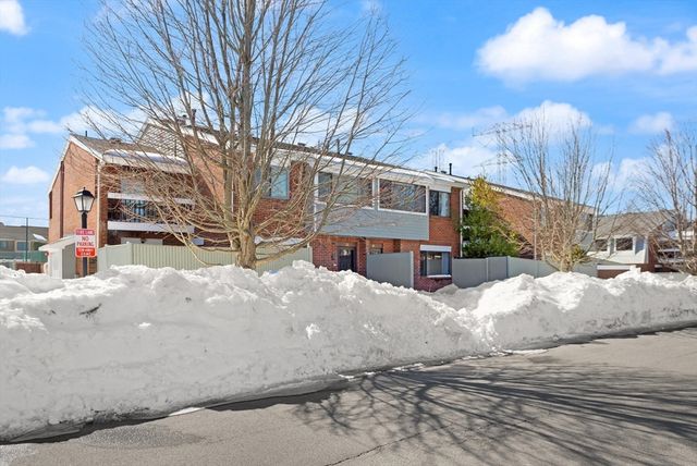 34 Rosewood Dr 34, Stoughton, MA 02072