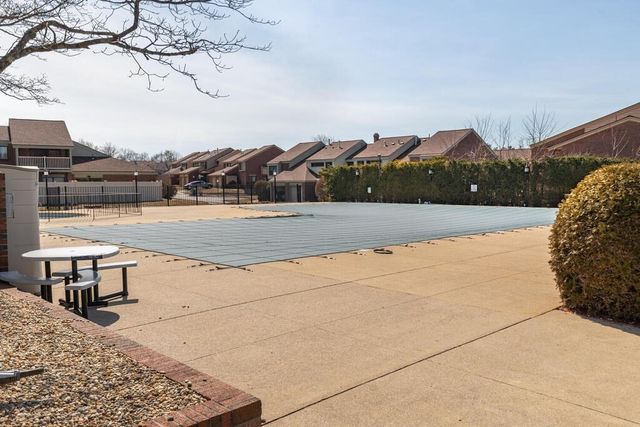 34 Rosewood Dr 34, Stoughton, MA 02072