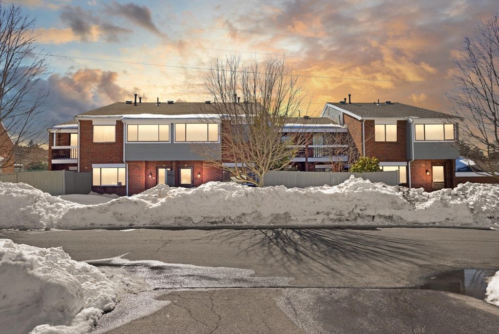 34 Rosewood Dr 34, Stoughton, MA 02072