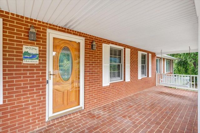 7031 Highfields Farm TRL, Roanoke, VA 24018