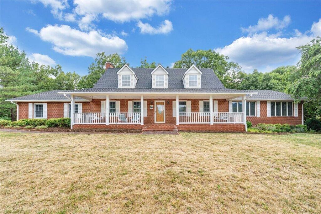 7031 Highfields Farm TRL, Roanoke, VA 24018