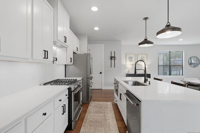 171 Barilla Pl Unit 103, Alamo Heights, TX 78209
