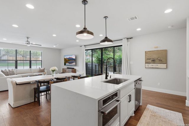 171 Barilla Pl Unit 103, Alamo Heights, TX 78209