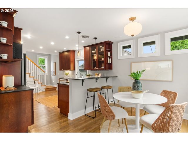 1845 Se REEDWAY St, Portland, OR 97202