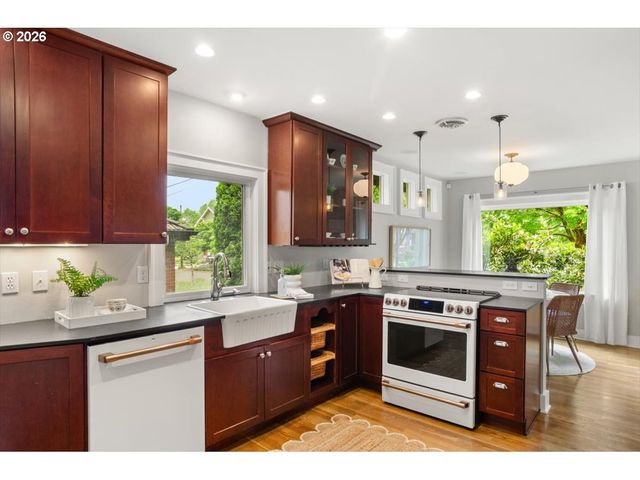 1845 Se REEDWAY St, Portland, OR 97202