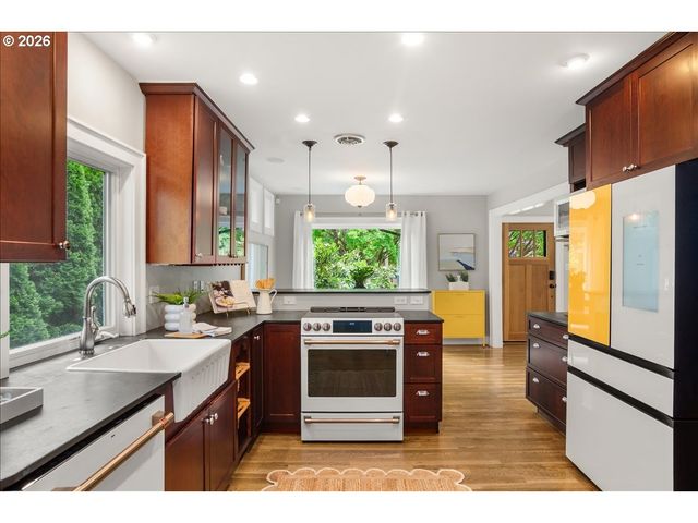 1845 Se REEDWAY St, Portland, OR 97202