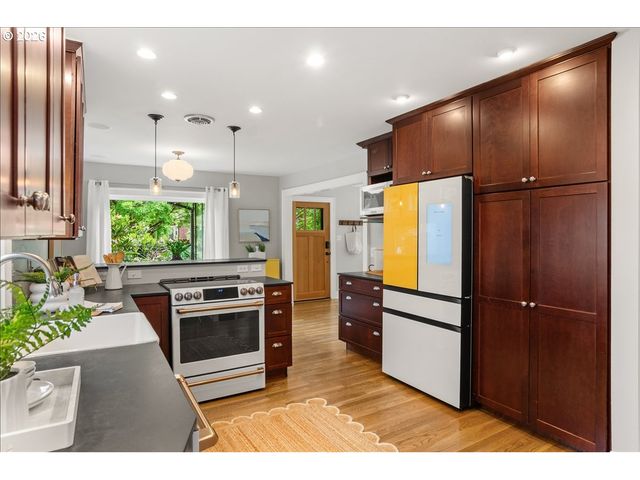 1845 Se REEDWAY St, Portland, OR 97202