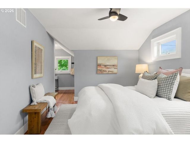 1845 Se REEDWAY St, Portland, OR 97202