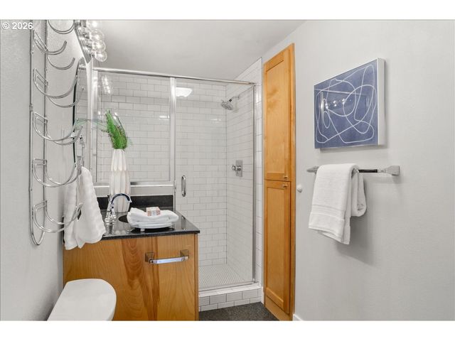 1845 Se REEDWAY St, Portland, OR 97202