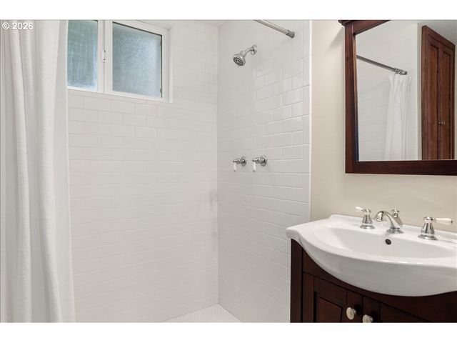 1845 Se REEDWAY St, Portland, OR 97202