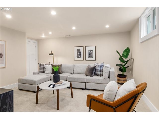 1845 Se REEDWAY St, Portland, OR 97202