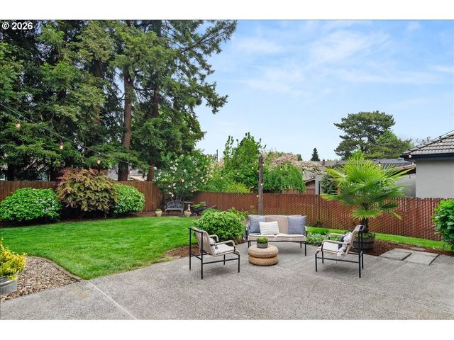 1845 Se REEDWAY St, Portland, OR 97202