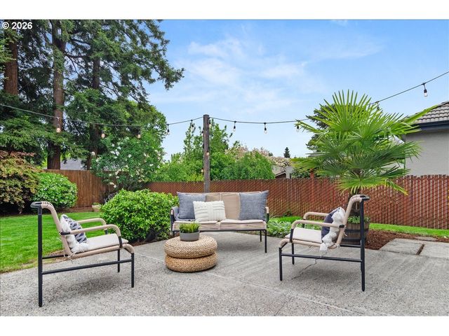 1845 Se REEDWAY St, Portland, OR 97202