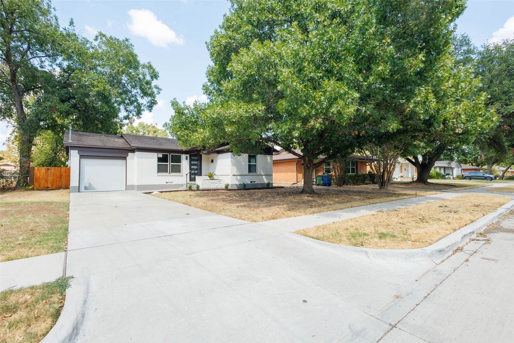 1011 E Alan Avenue, Carrollton, TX 75006 — exterior