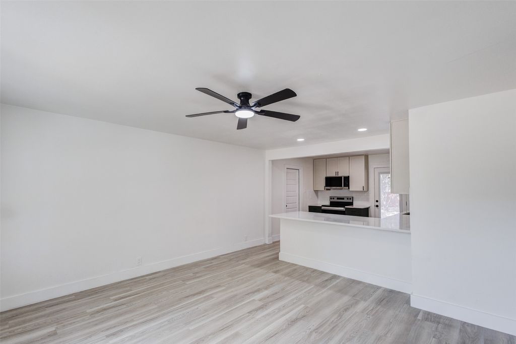 1011 E Alan Avenue, Carrollton, TX 75006 — photo 3
