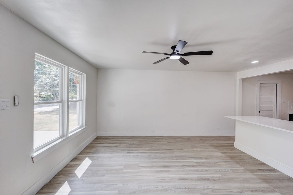 1011 E Alan Avenue, Carrollton, TX 75006 — photo 4
