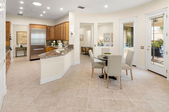 755 Castleberry Ln, Lincoln, CA 95648