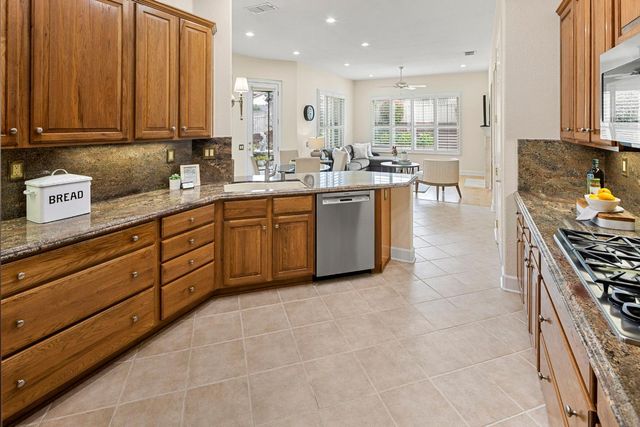 755 Castleberry Ln, Lincoln, CA 95648