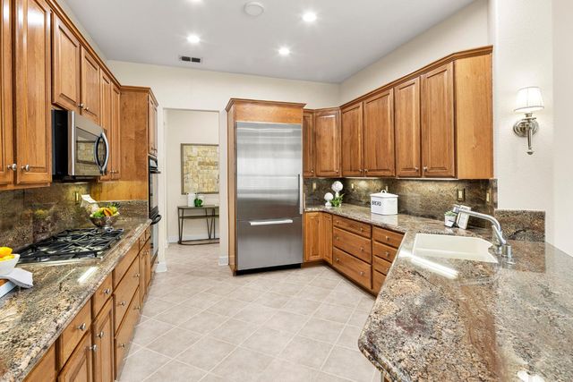 755 Castleberry Ln, Lincoln, CA 95648