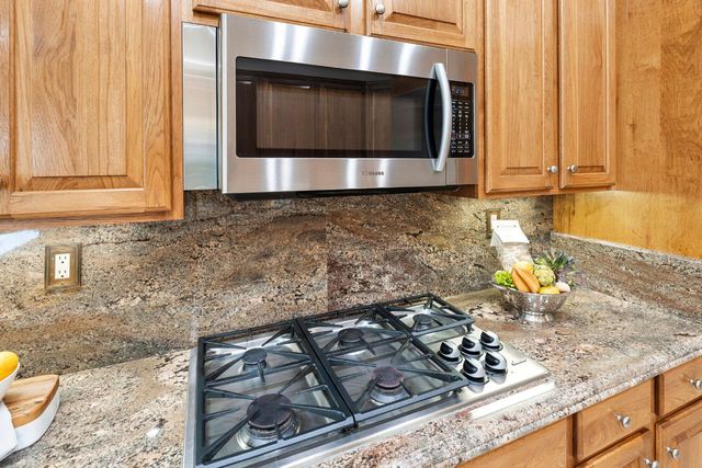 755 Castleberry Ln, Lincoln, CA 95648