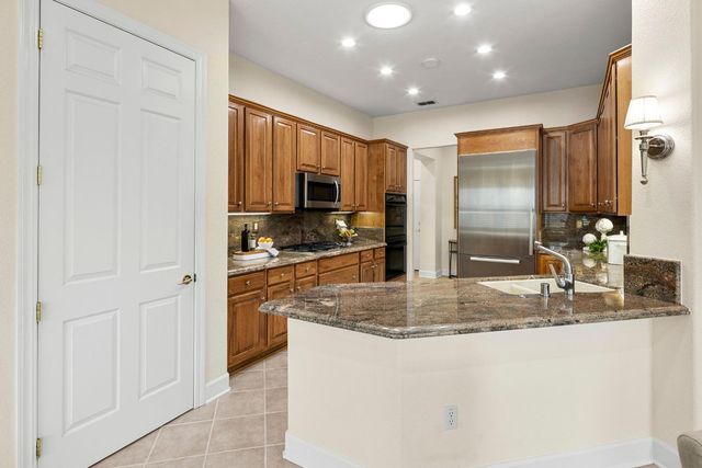 755 Castleberry Ln, Lincoln, CA 95648