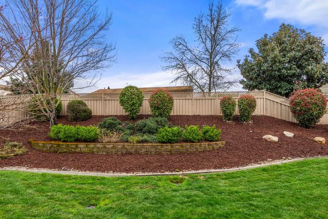 755 Castleberry Ln, Lincoln, CA 95648