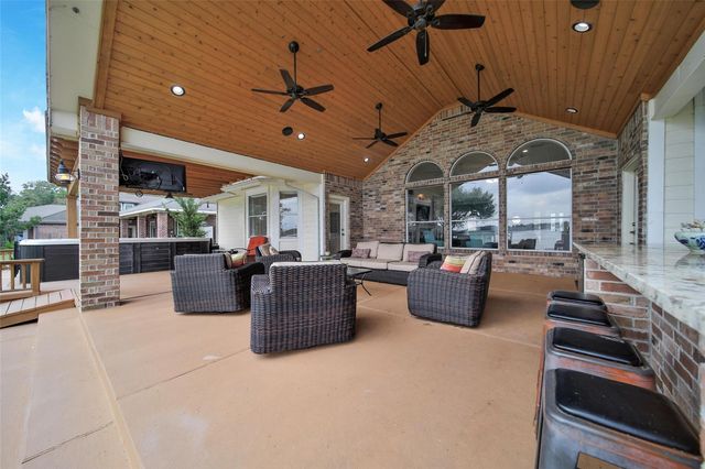 9698 E Shore Drive, Willis, TX 77318